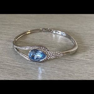 Silver Hinged Bangle Bracelet with Lock